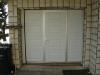 Sekcijska garažna vrata  bela z osebnim prehodom ali vrata v vratih (2).jpg